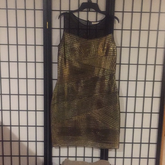 Dress - Picture 1 of 3